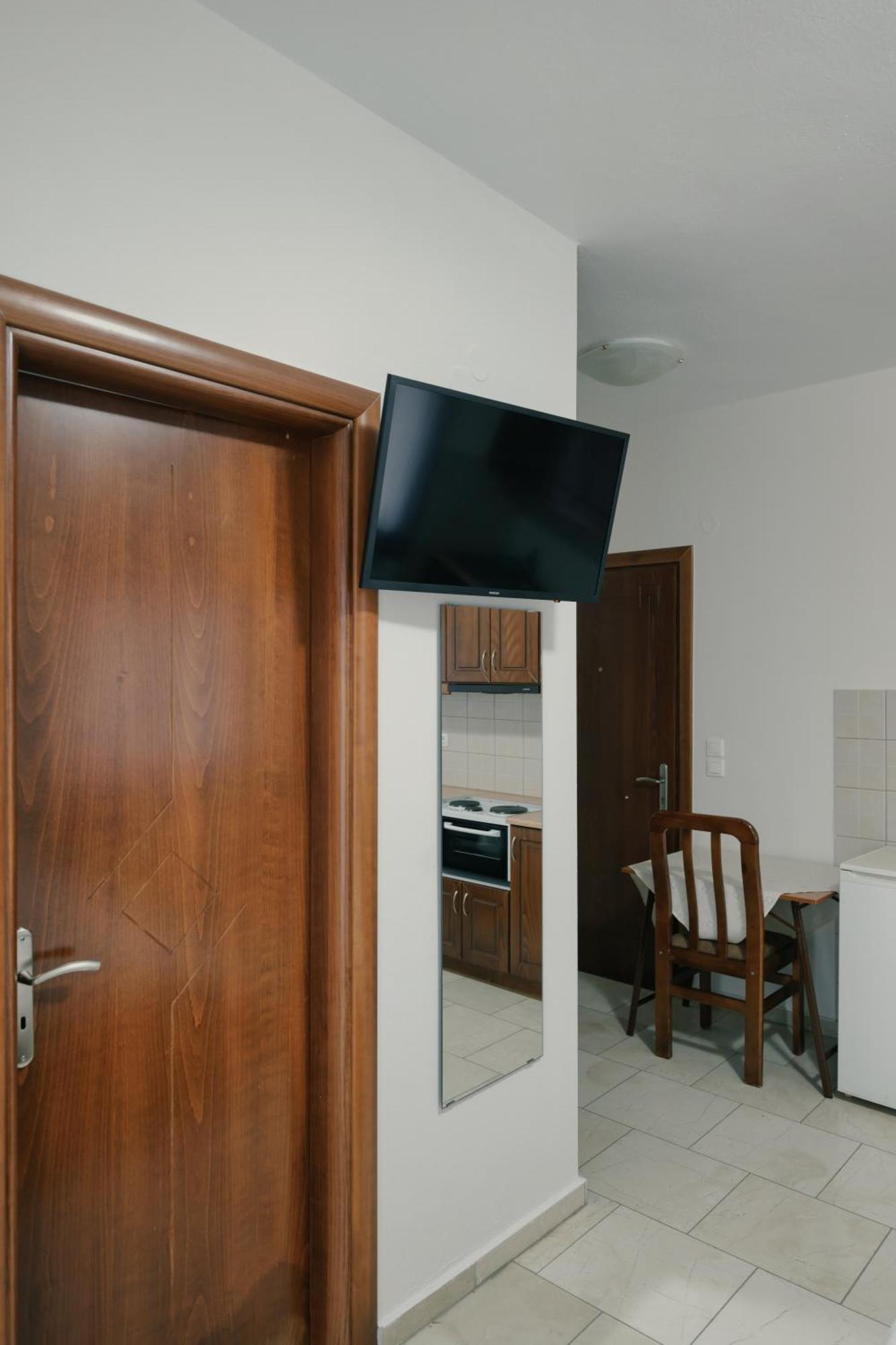 O Fotis Studios & Apartments Ioannina Eksteriør billede