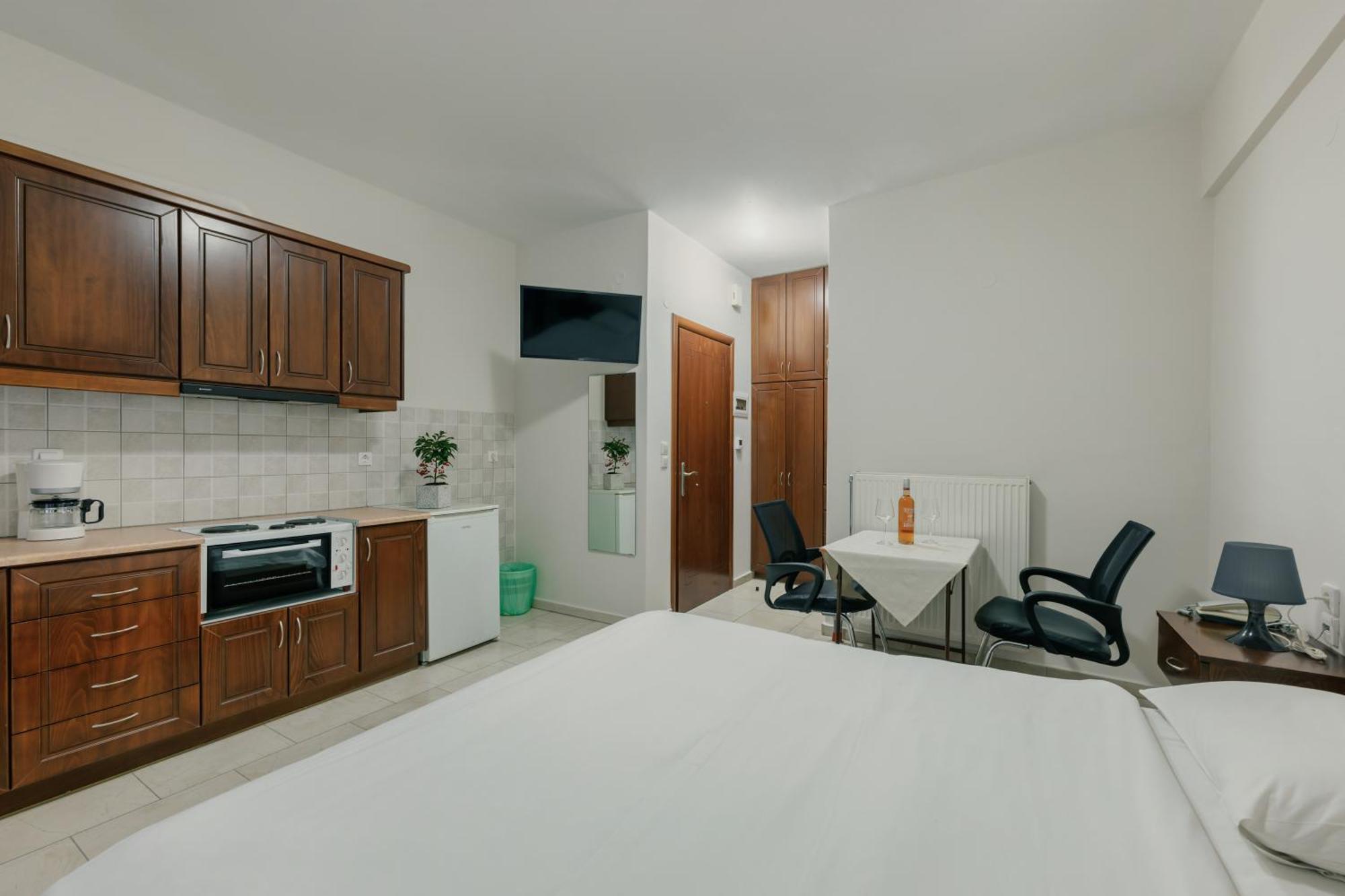 O Fotis Studios & Apartments Ioannina Eksteriør billede
