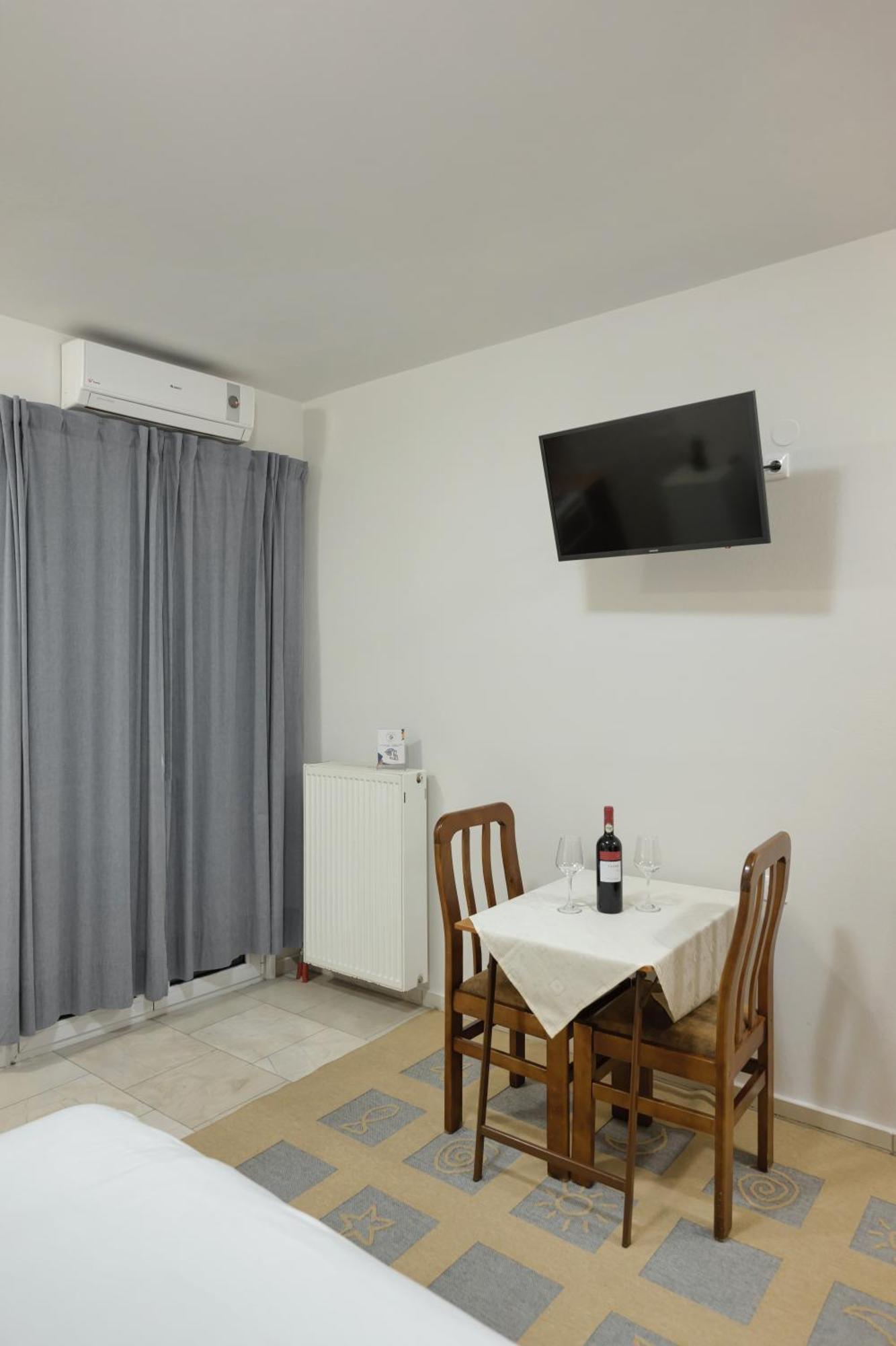 O Fotis Studios & Apartments Ioannina Eksteriør billede